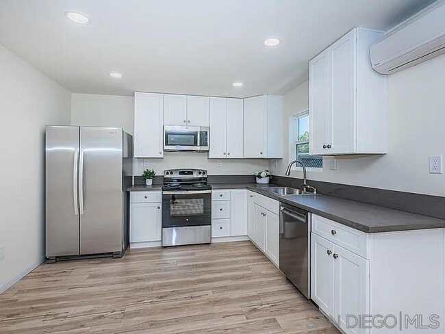 Photo - 4956 63rd St