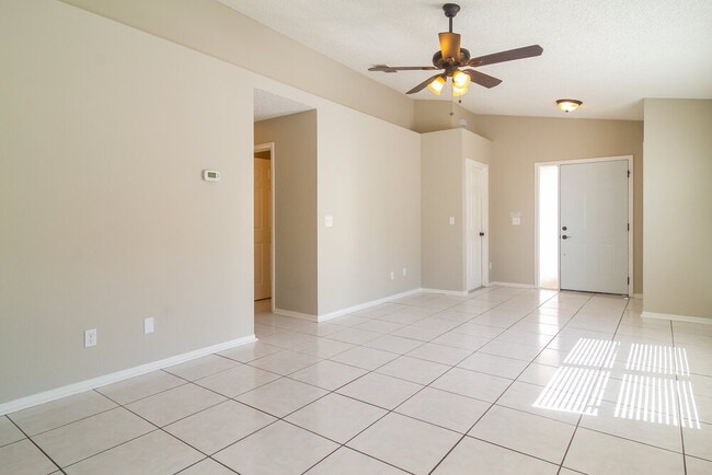 Photo - 13500 Glasser Ave
