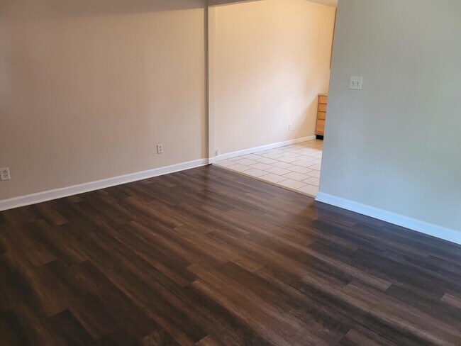 Photo - 317 E Mill St