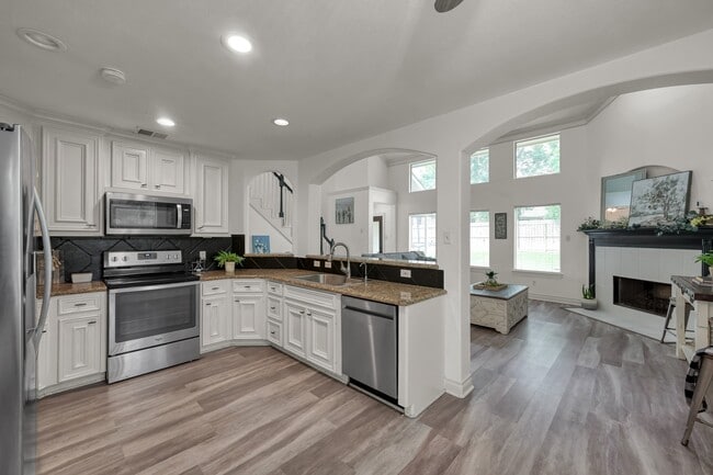 Building Photo - 3215 Canterbury Ln