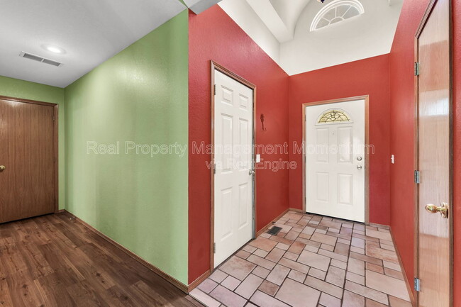 Photo - 1111 W Poplar St
