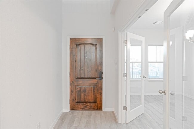 Photo - 204 Greenway Dr