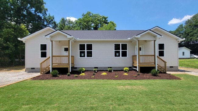 Building Photo - Brand New 3 Bed, 2 Bath Duplex Available Near Downtown Greenville