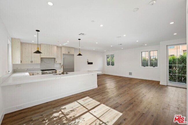 Photo - 5328 Agnes Ave