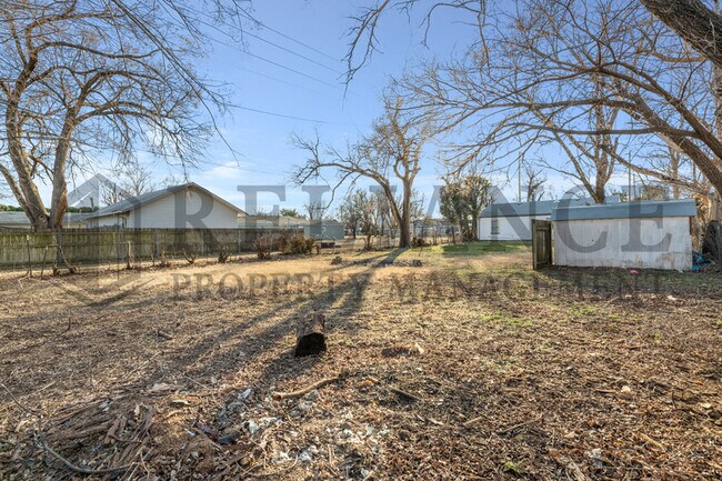 Photo - 110 N Doris St