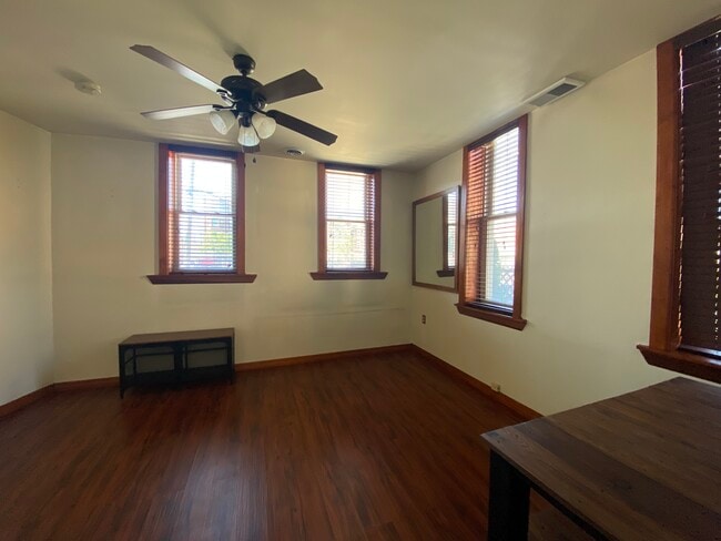 Photo - 1340 W 19th St Unit 1 rear