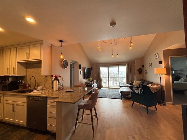 Photo - 160 Commandants Wy Unit 404