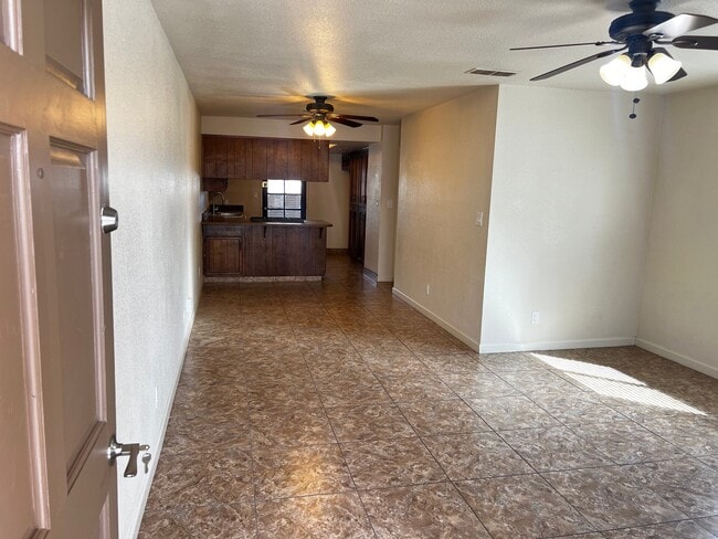 Photo - 1823 W Whitendale Ave