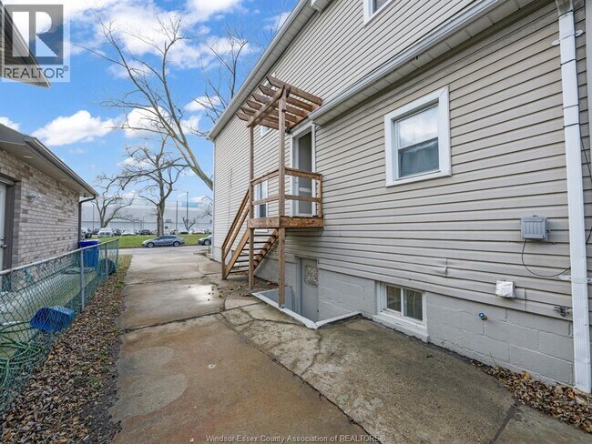 Photo - 2470 Cadillac St