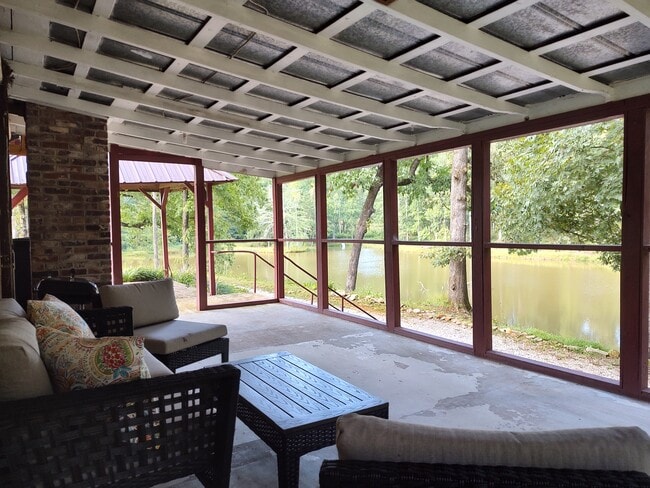 Photo - 1684 Rockford Creek Rd House