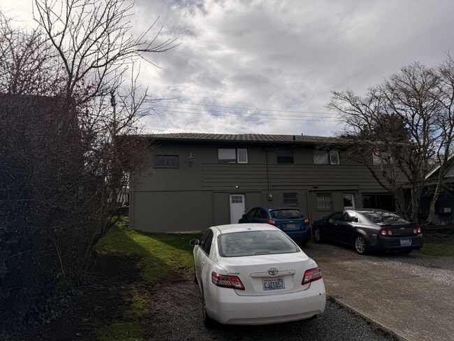 Photo - Spacious 5+bd/2.75 bath home on WWU bus route