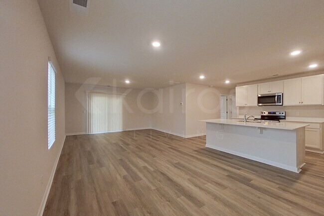 Photo - 123 Overstreet Way