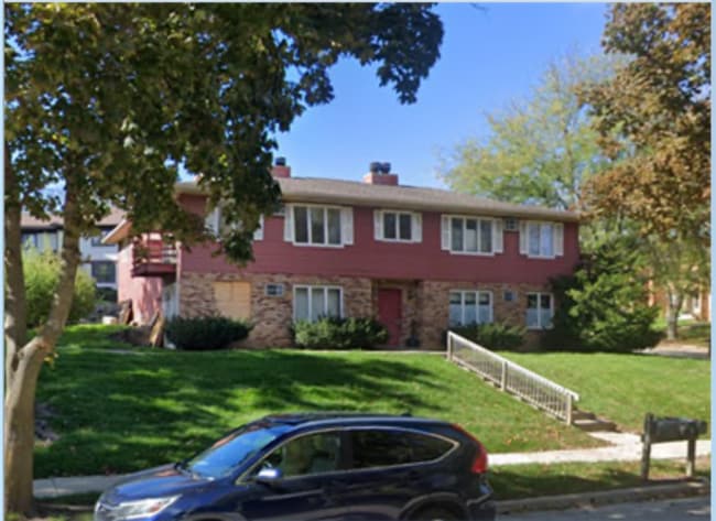 Building Photo - 2 S Wickham Ct Unit 1