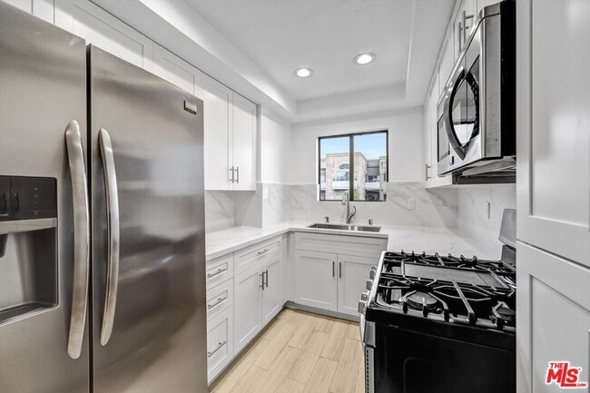 Photo - 1355 N Sierra Bonita Ave Unit 406