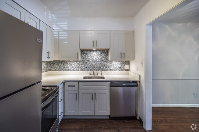 2 BR, 1 BA - 950 SF