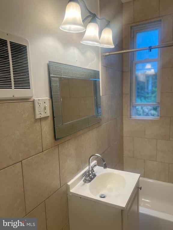 Photo - 2131 W Ontario St