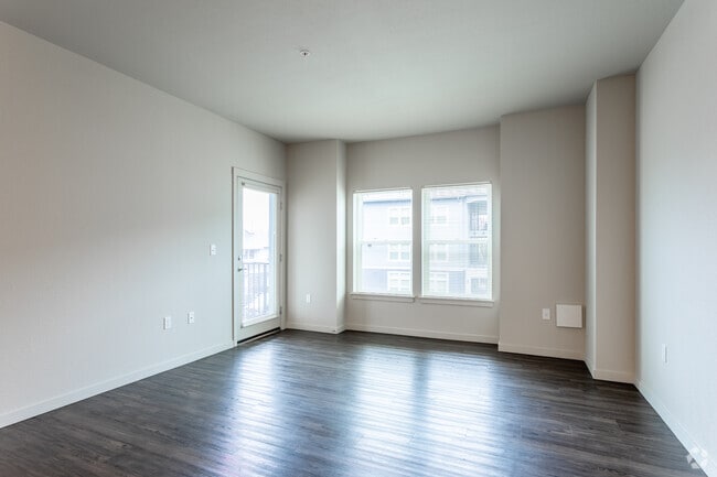 1BR, 1BA - 713 SF