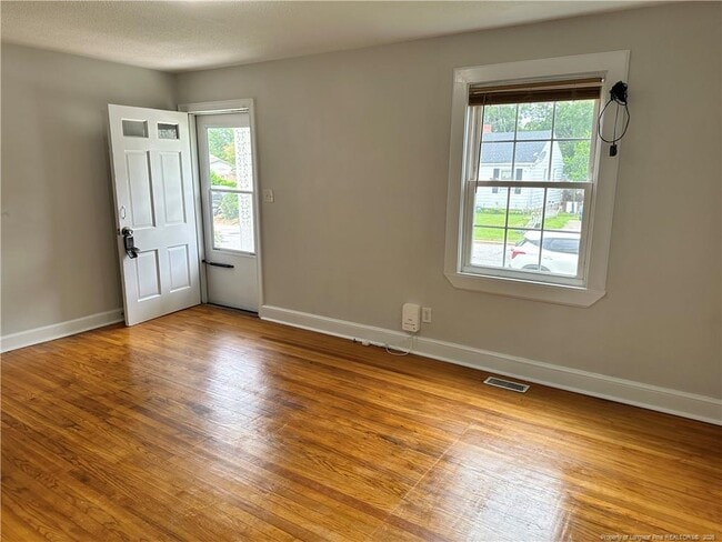 Photo - 409 Boundary Ln