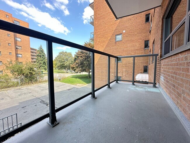 Photo - 483 Linwell Road