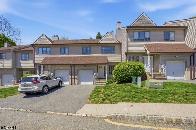 Photo - 11 Deer Hill Ct