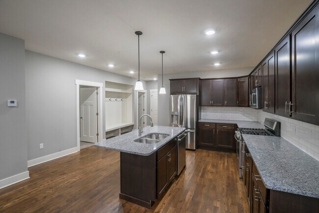 Photo - 616 4th St NW