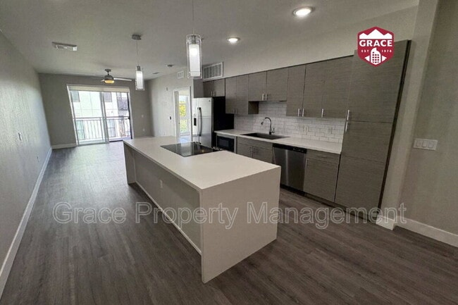 Building Photo - 3500 S Corona St Unit 409