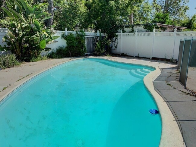 Building Photo - A beautiful house in Van Nuys is now avail...