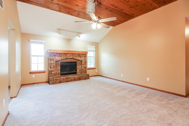 Photo - 1711 Roberta Dr