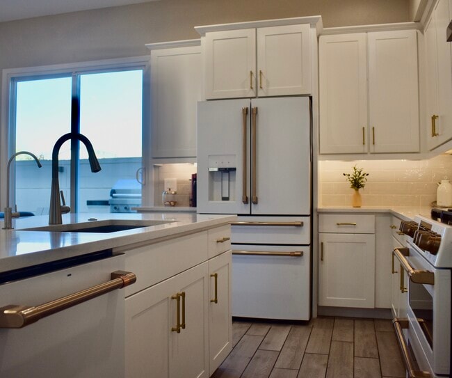 Photo - 4864 E Village Dr