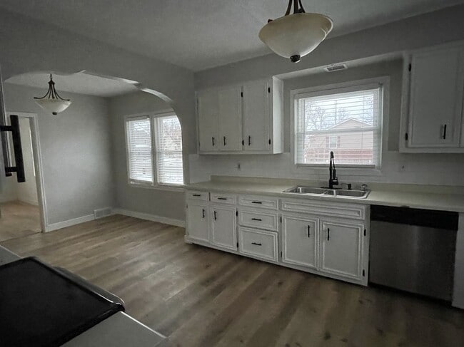 Photo - 304 S 1st St