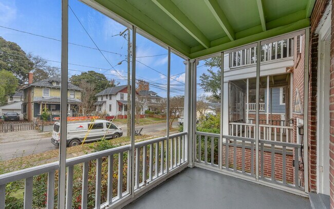 Photo - 819 W 51st St