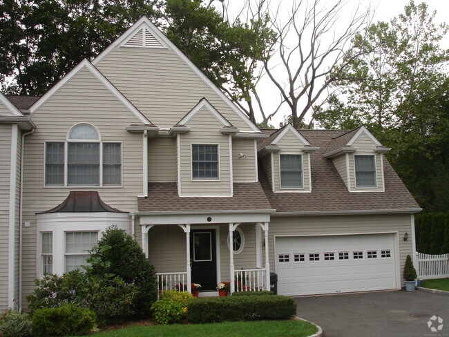 Building Photo - 88 New Norwalk Rd Unit 88 Rental