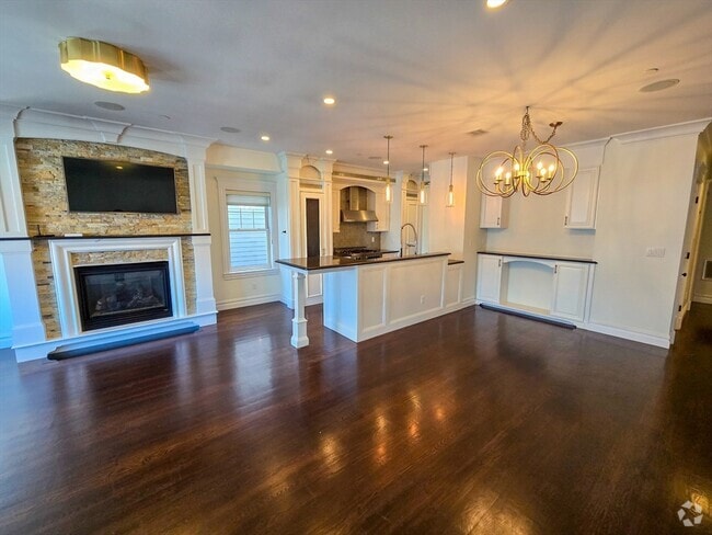 Building Photo - 161 Tudor St Unit 4 Rental