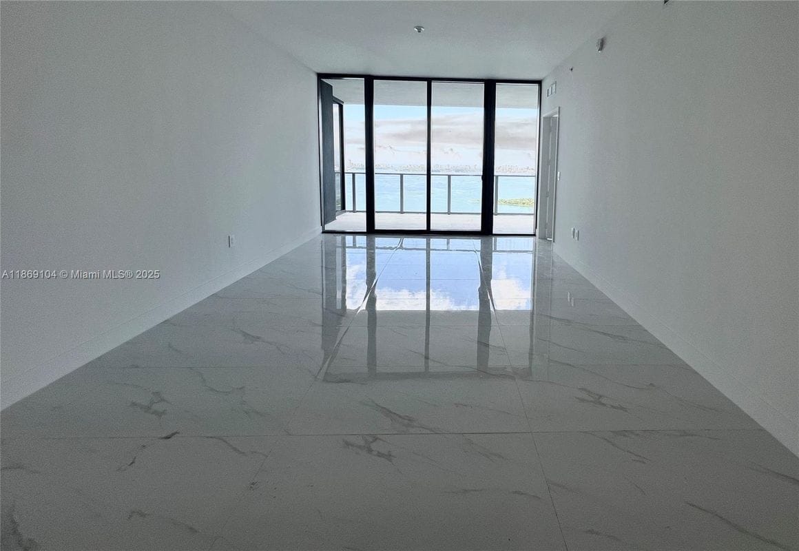 Photo - 700 NE 24th St