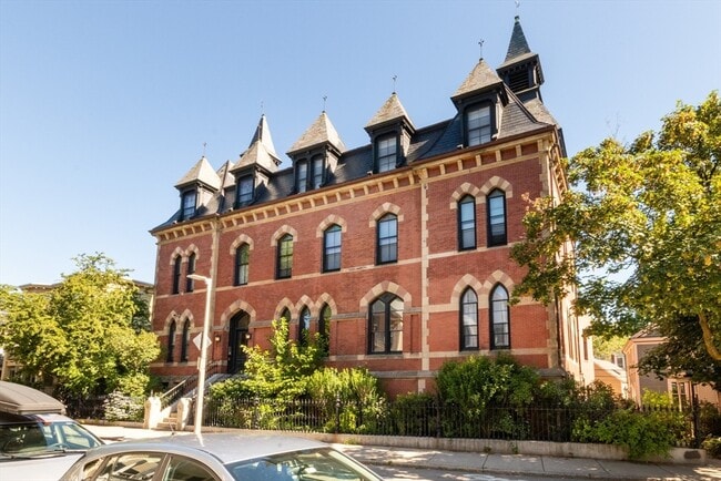 Building Photo - 28 Seaverns Ave Unit 8