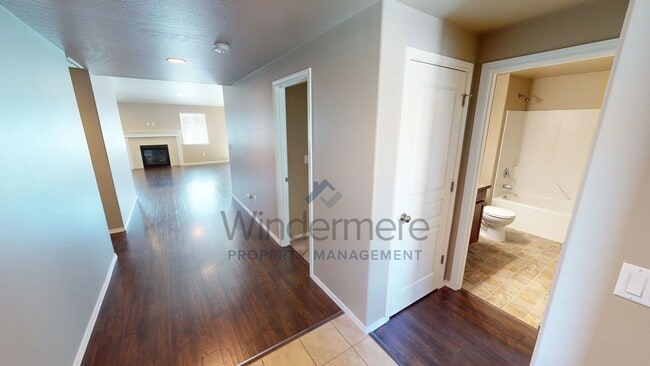 Photo - 1215 SW Settlement St