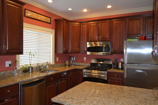 Kitchen - 1001 Woodland Hills Dr