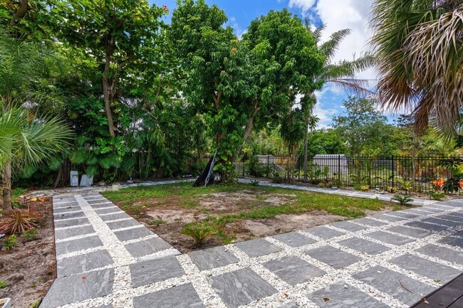 Photo - 408 Lancaster St