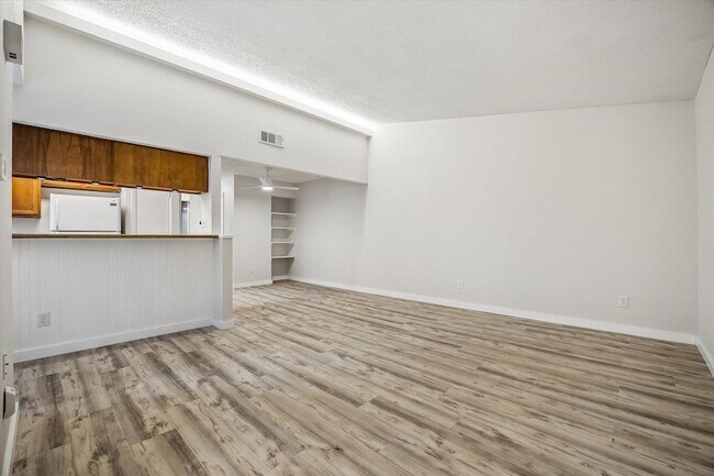 Photo - 904 Sirocco Dr Unit A