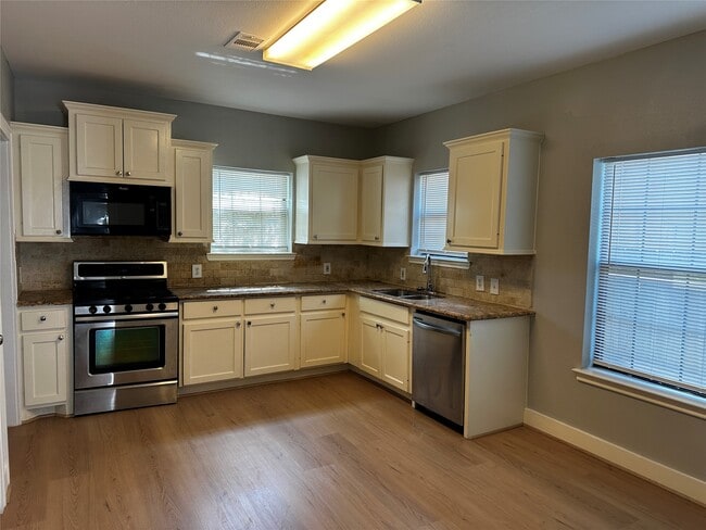 Photo - 2910 Wichita St