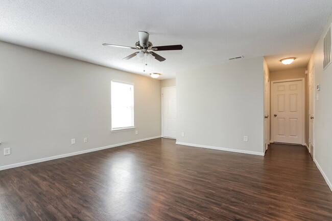 Photo - 6715 Everbloom Ln