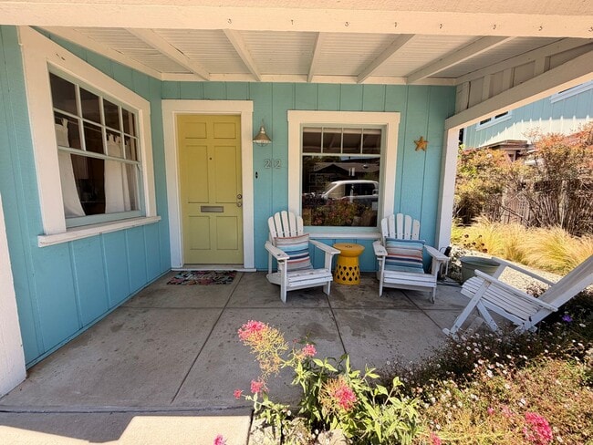Photo - Charming 2BR/1BA Beach Cottage - Walk to Capitola Village!