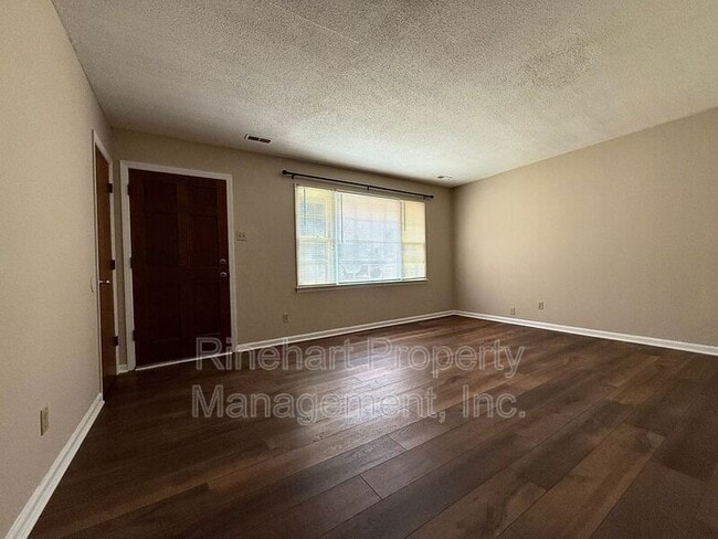 Photo - 1141 Eisenhower Rd