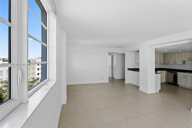910 West Ave