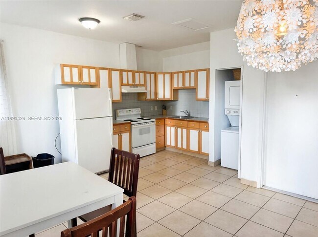 Photo - 404 NE 27th St Unidad 1=2A