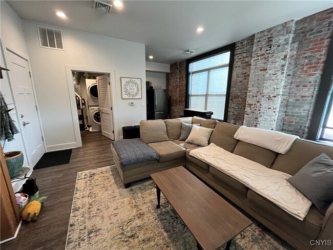 Photo - 800 N Clinton St