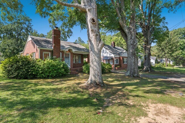 Photo - 303 W Carver St