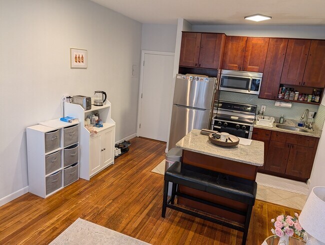 Photo - 15 University Rd Unit 25