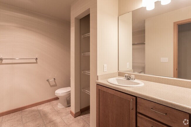 2BR, 2BA - 968SF - Shangri-La Apartments