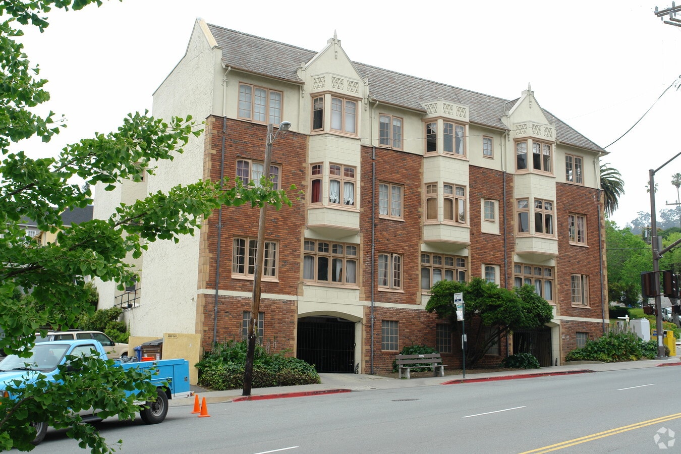 Photo - 1890 Arch St